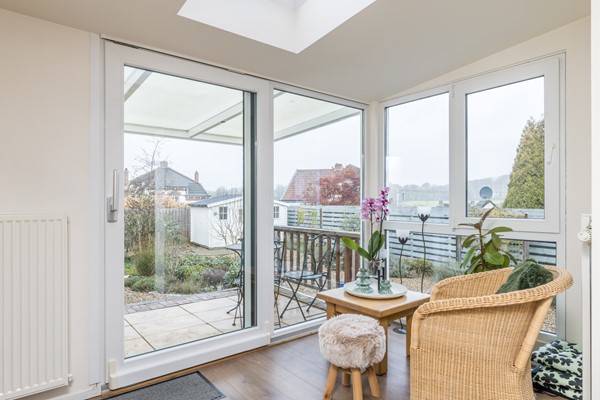 Foto - Te koop: Instapklare, monumentale woning met ruime woonkamer, tuinkamer en echte Amerikaanse veranda op een ruim perceel in Landgraaf.